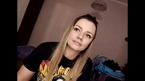 Snapshot of krisssexi chatting on 01.22.25 KrissSexi online show from 01.22.25