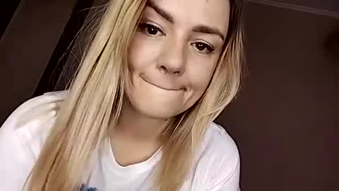 Snapshot of krisssexi chatting on 09.15.25 KrissSexi online show from 09.15.25