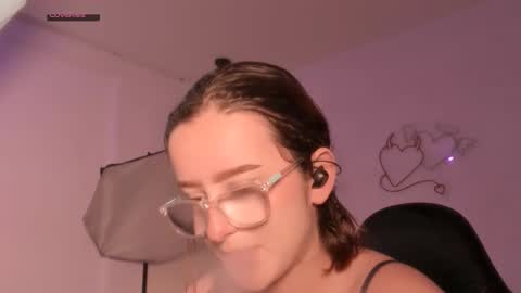 Snapshot of kristal_joi_dl chatting on 10.01.25 kristal online show from 10.01.25