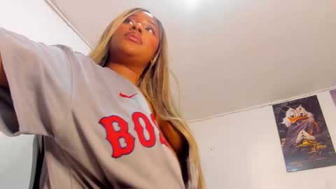 Snapshot of krixtybrown chatting on 01.03.25 krixty online show from 01.03.25