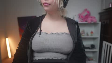 Snapshot of krystalsyxx chatting on 01.20.25 Krystal Syx online show from 01.20.25