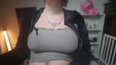 Snapshot of krystalsyxx chatting on 02.01.25 Krystal Syx online show from 02.01.25