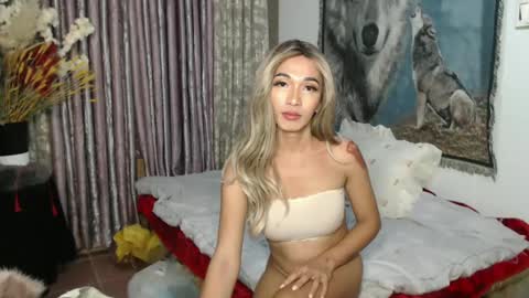 Snapshot of kween_romance chatting on 01.18.25 Kween online show from 01.18.25