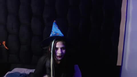 Snapshot of kylie_bloom chatting on 10.18.25 kylie_bloom online show from 10.18.25