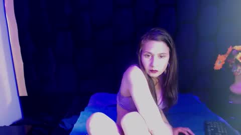 Snapshot of kylie_bloom chatting on 10.27.25 kylie_bloom online show from 10.27.25