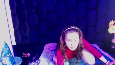 Snapshot of kylie_bloom chatting on 10.28.25 kylie_bloom online show from 10.28.25