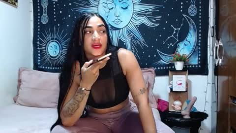 Snapshot of kylie_capricorn chatting on 09.11.25 kylie online show from 09.11.25