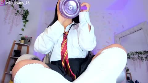 Snapshot of kylie_evans_18 chatting on 01.26.25 Kylie online show from 01.26.25