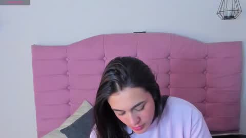 Snapshot of kylie_ls chatting on 10.21.25 kylie_ls online show from 10.21.25