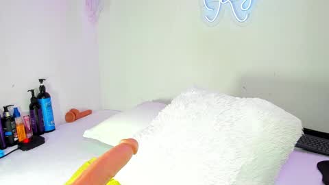 Snapshot of kylie_sttel chatting on 12.14.24 kylie Sttel online show from 12.14.24