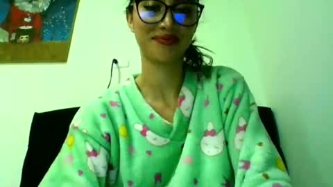 Snapshot of kymgiraldo8 chatting on 12.12.24 Kym Giraldo online show from 12.12.24