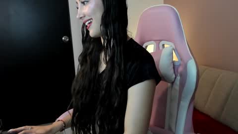 Snapshot of kymgiraldo8 chatting on 12.16.24 Kym Giraldo online show from 12.16.24
