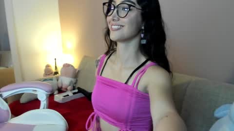 Snapshot of kymgiraldo8 chatting on 12.17.24 Kym Giraldo online show from 12.17.24
