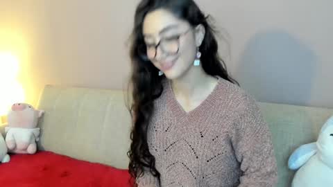 Snapshot of kymgiraldo8 chatting on 12.17.24 Kym Giraldo online show from 12.17.24