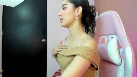 Snapshot of kymgiraldo8 chatting on 12.30.24 Kym Giraldo online show from 12.30.24