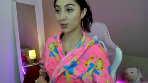 Snapshot of kymgiraldo8 chatting on 01.07.25 Kym Giraldo online show from 01.07.25
