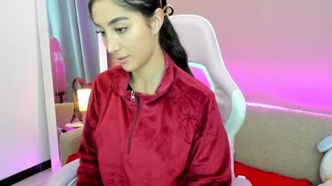 Snapshot of kymgiraldo8 chatting on 01.11.25 Kym Giraldo online show from 01.11.25