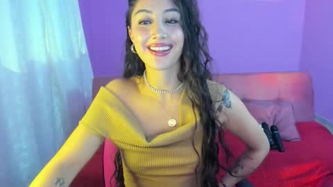 Snapshot of kymgiraldo8 chatting on 10.17.25 Kym Giraldo online show from 10.17.25