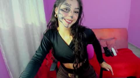 Snapshot of kymgiraldo8 chatting on 10.27.25 Kym Giraldo online show from 10.27.25