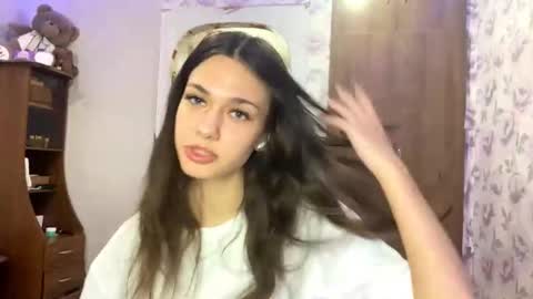 Snapshot of kyrarobenson chatting on 11.11.25 Grace online show from 11.11.25