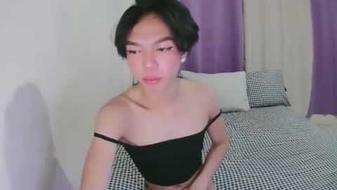 Snapshot of la_ura chatting on 11.09.25 Laura online show from 11.09.25