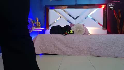 Cris  online show from 11.21.25