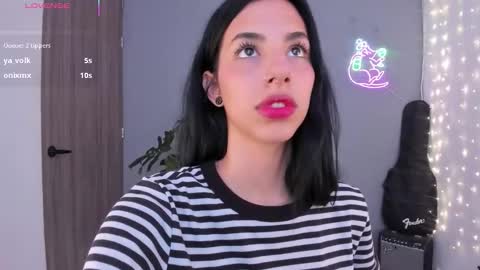 Snapshot of labrika_ chatting on 10.24.25 Labrika online show from 10.24.25