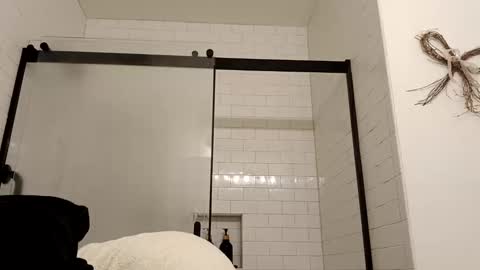 Snapshot of lacybell chatting on 12.26.24 lacybell online show from 12.26.24