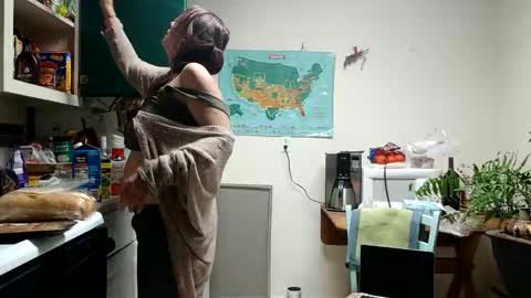 Snapshot of lacybell chatting on 03.10.25 lacybell online show from 03.10.25