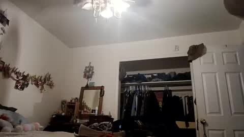 Snapshot of lacybell chatting on 10.05.25 lacybell online show from 10.05.25