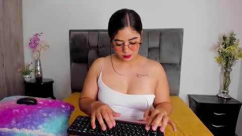 Snapshot of lady_fox69_ chatting on 10.15.25 Lady Foxx online show from 10.15.25
