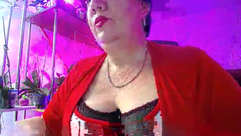 Snapshot of lady_gloria chatting on 12.10.24 Lady Gloria online show from 12.10.24