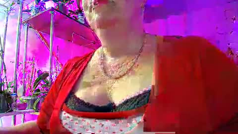 Snapshot of lady_gloria chatting on 01.12.25 Lady Gloria online show from 01.12.25