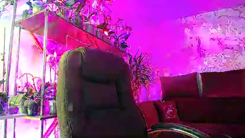 Snapshot of lady_gloria chatting on 02.15.25 Lady Gloria online show from 02.15.25