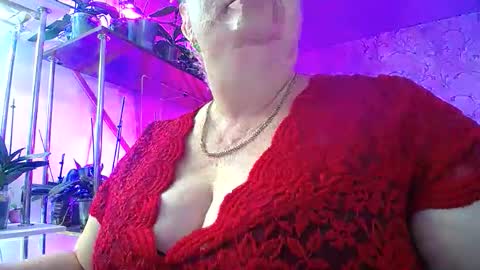 Snapshot of lady_gloria chatting on 09.24.25 Lady Gloria online show from 09.24.25