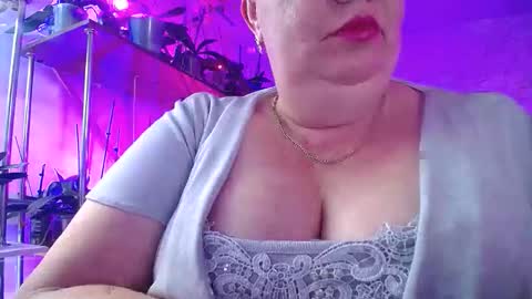 Snapshot of lady_gloria chatting on 10.02.25 Lady Gloria online show from 10.02.25