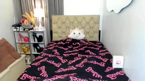 Snapshot of lady_moriseth chatting on 01.19.25 lady_moriseth online show from 01.19.25