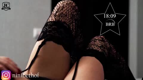 Snapshot of lady_ni chatting on 02.11.25    700  1300 -5 online show from 02.11.25