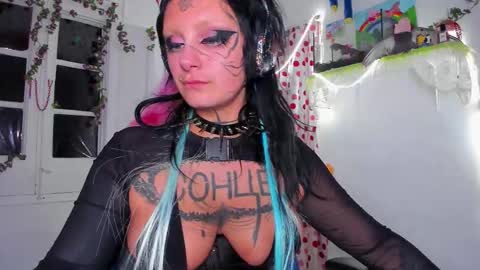 Mia online show from 11.27.25