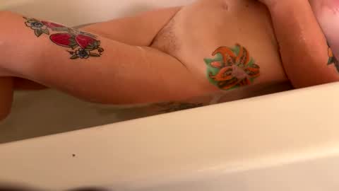 Snapshot of ladyandthatrampp chatting on 12.01.25 ladyandthatrampp online show from 12.01.25