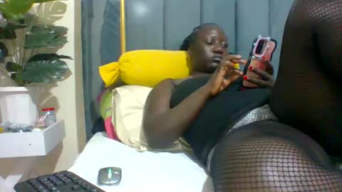 Snapshot of ladyblossoms19 chatting on 12.09.24 lindah32 online show from 12.09.24