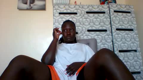 Snapshot of ladyblossoms19 chatting on 12.30.24 lindah32 online show from 12.30.24