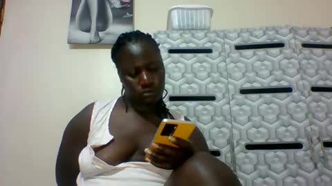 Snapshot of ladyblossoms19 chatting on 01.28.25 lindah32 online show from 01.28.25