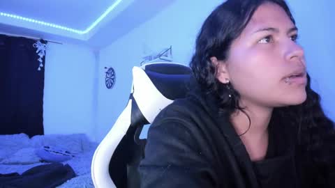 Snapshot of ladybrown_16 chatting on 01.08.25 Lady online show from 01.08.25