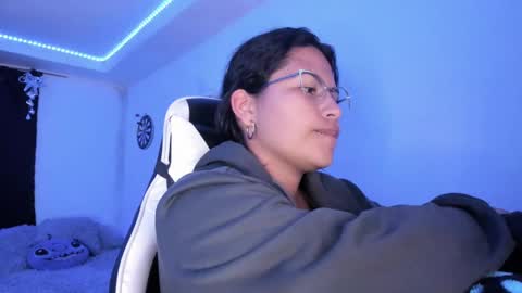 Snapshot of ladybrown_16 chatting on 01.12.25 Lady online show from 01.12.25