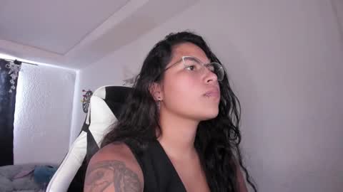 Snapshot of ladybrown_16 chatting on 01.12.25 Lady online show from 01.12.25