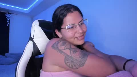 Snapshot of ladybrown_16 chatting on 01.16.25 Lady online show from 01.16.25