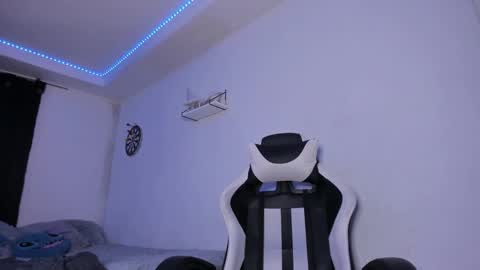 Snapshot of ladybrown_16 chatting on 01.19.25 Lady online show from 01.19.25