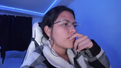 Snapshot of ladybrown_16 chatting on 01.22.25 Lady online show from 01.22.25