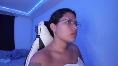 Snapshot of ladybrown_16 chatting on 01.23.25 Lady online show from 01.23.25